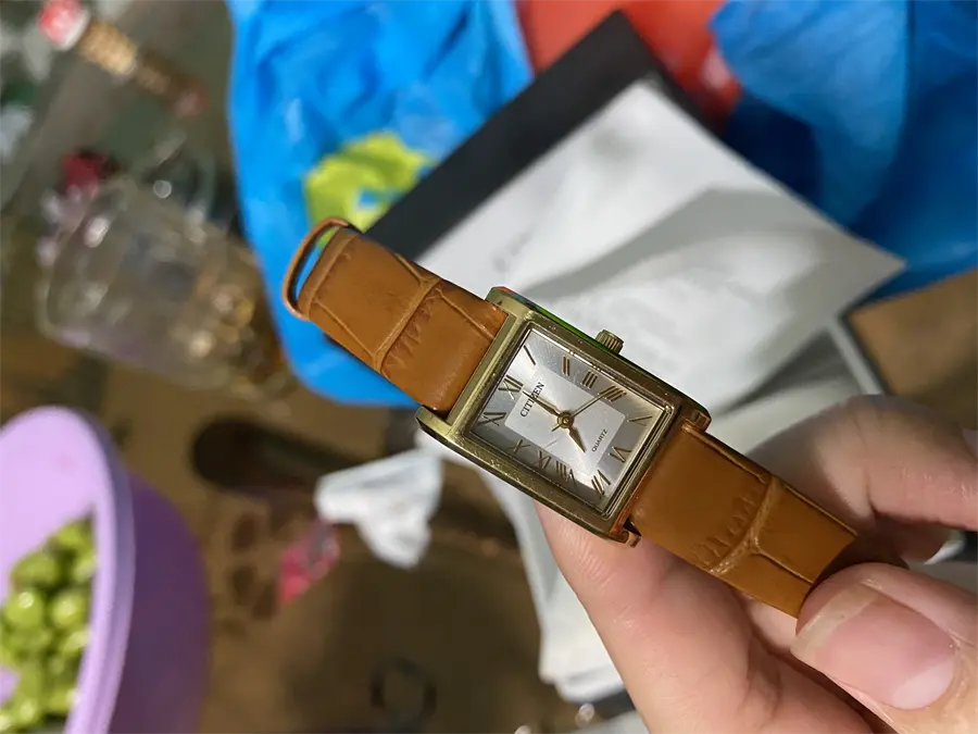 Khách hàng review Đồng hồ CITIZEN 22 x 17.5 mm Nữ EJ6122-08A 1