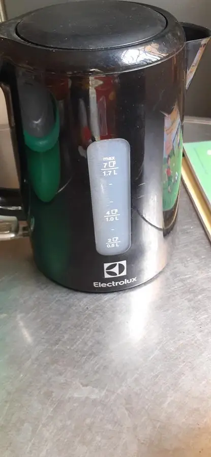 Khách hàng review Bình đun siêu tốc Electrolux 1.7 lít EEK3505 5