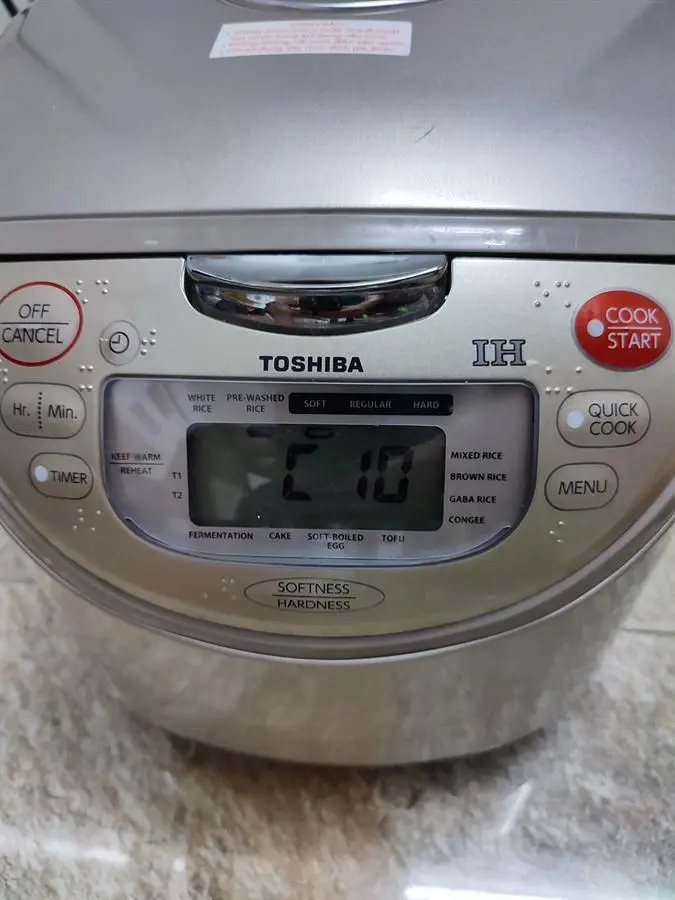 Khách hàng review Nồi cơm cao tần Toshiba 1.8 lít RC-18RH(CG)VN 5