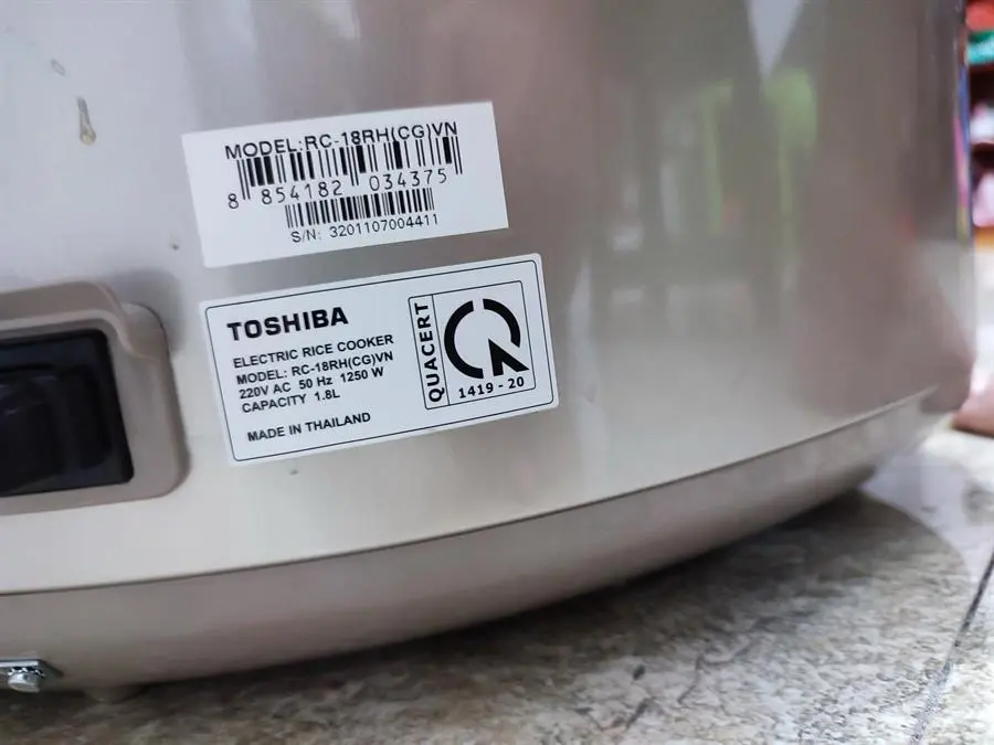 Khách hàng review Nồi cơm cao tần Toshiba 1.8 lít RC-18RH(CG)VN 4
