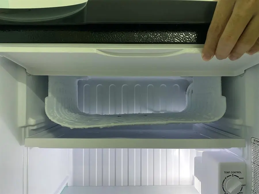 Khách hàng review Tủ lạnh Aqua 90 lít AQR-D99FA(BS) 63