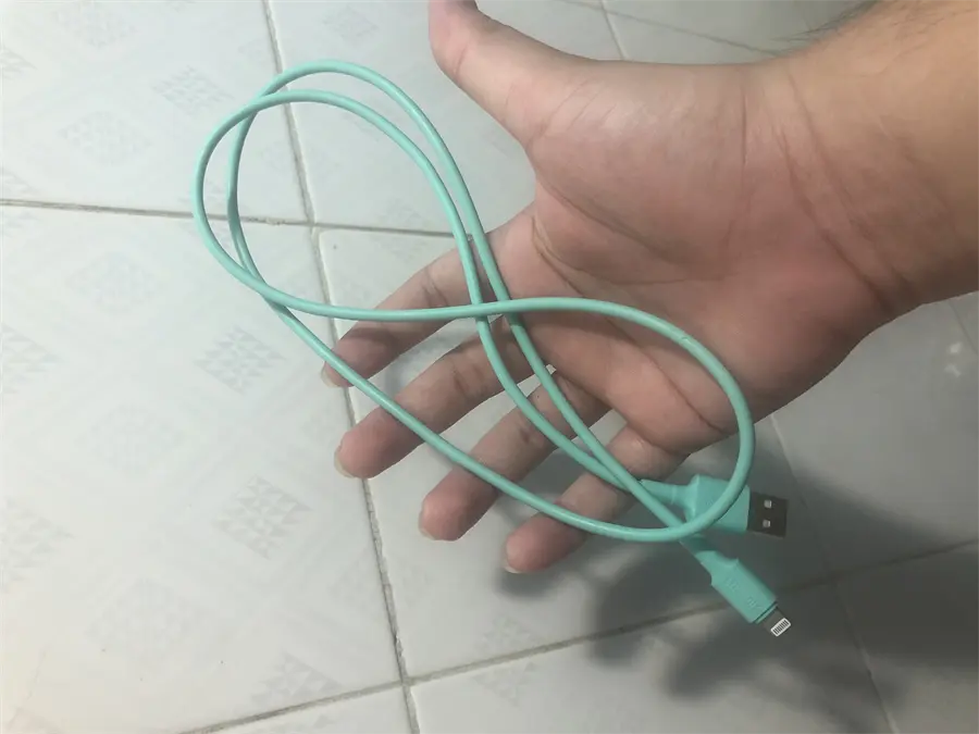 Khách hàng review Cáp Lightning 1m AVA LTPL-01X Xanh 2