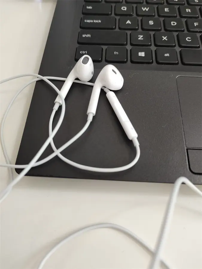 Khách hàng review Tai nghe Có Dây Apple MNHF2 3