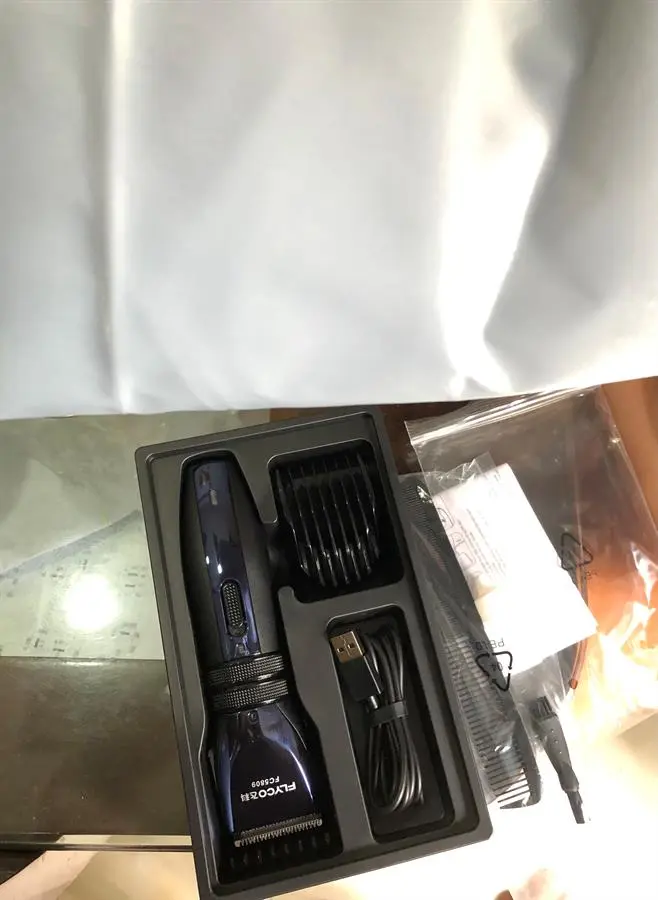 Khách hàng review Tông đơ cắt tóc pin sạc Flyco FC5809 3