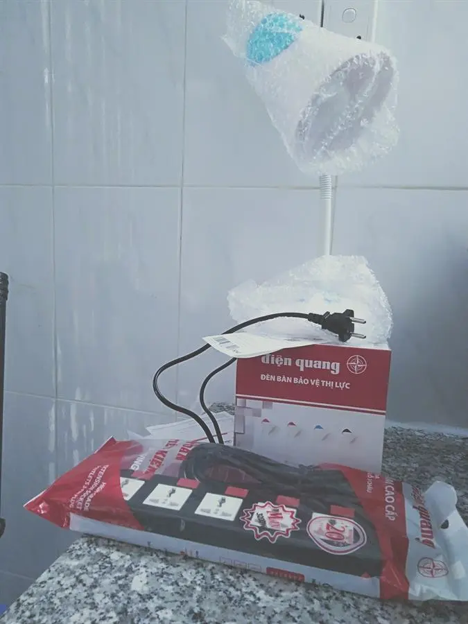 hách hàng review Đèn bàn học Điện Quang DKL15 (Bóng trắng) 6