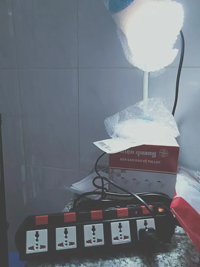 Khách hàng review Đèn bàn học Điện Quang DKL15 (Bóng trắng) 5