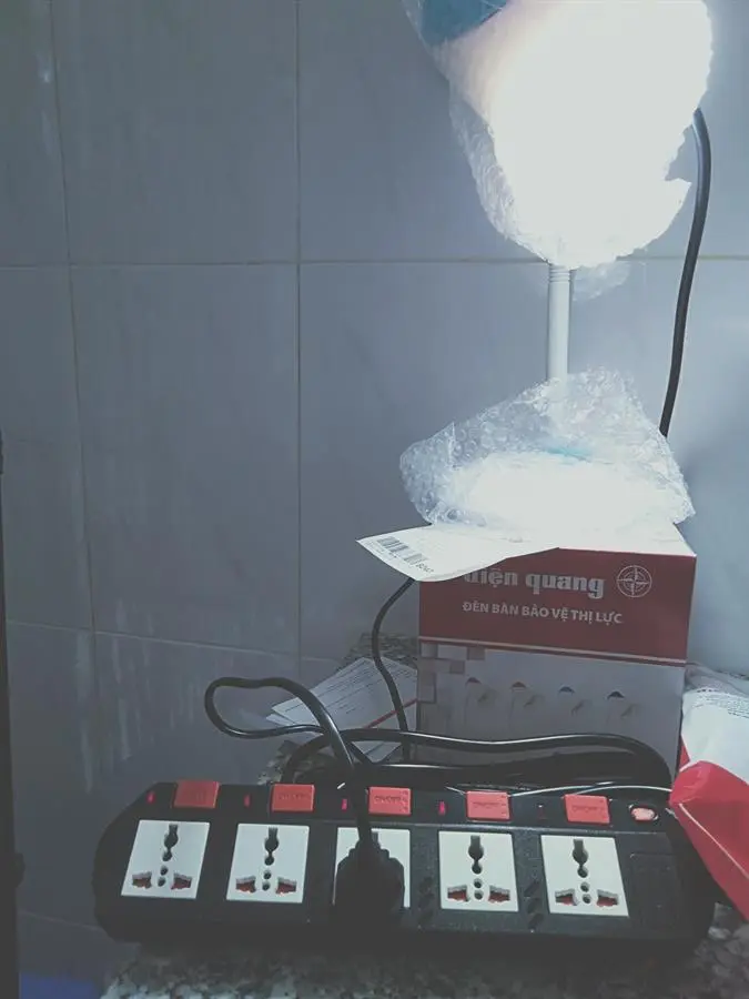 Khách hàng review Đèn bàn học Điện Quang DKL15 (Bóng trắng) 4