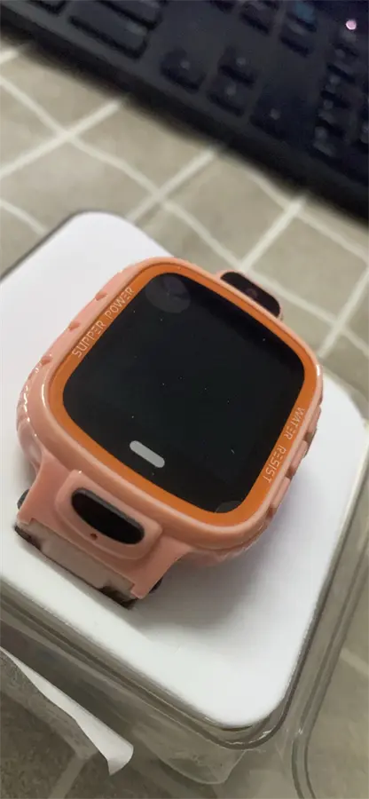 Khách hàng review Đồng hồ định vị trẻ em Kidcare 26 vàng hồng 1