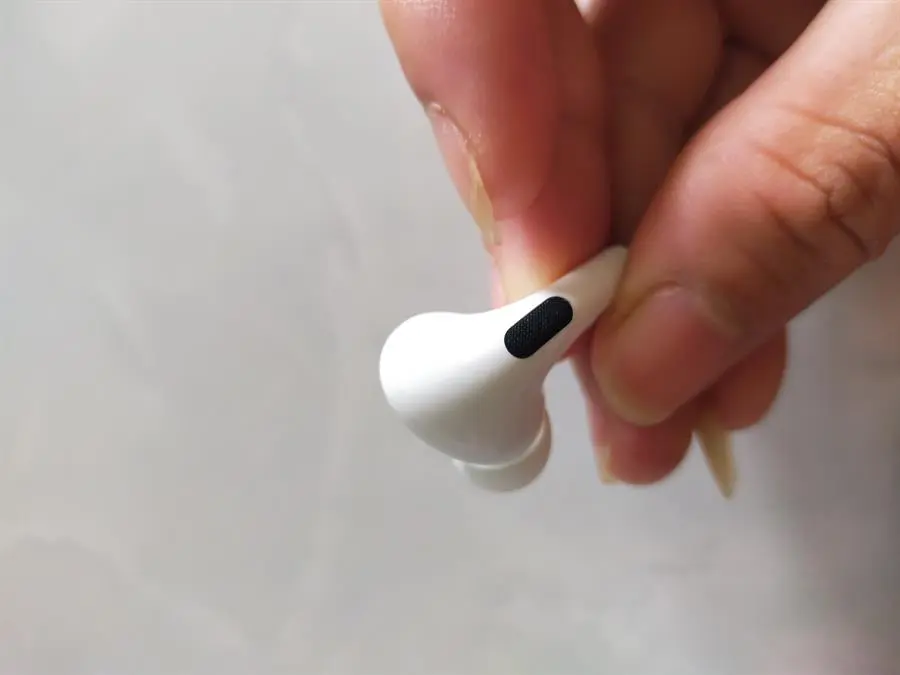 Khách hàng review Tai nghe Bluetooth AirPods Pro Wireless Charge Apple MWP22 23