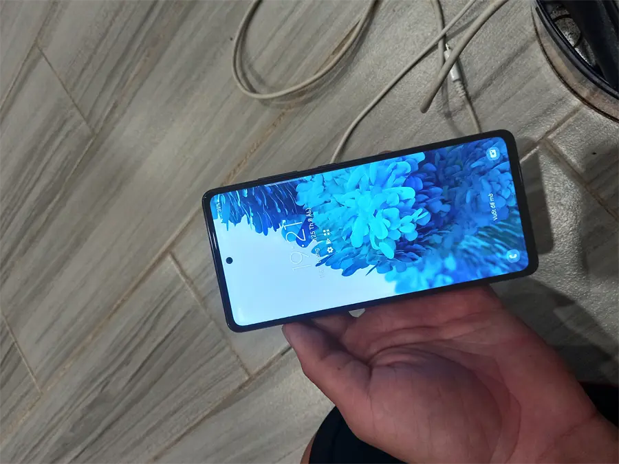 Khách hàng review Điện thoại Samsung Galaxy S20 FE (8GB/256GB) 25