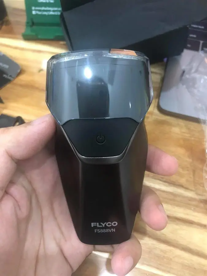 Khách hàng review Máy cạo râu khô và ướt Flyco FS888VN 1