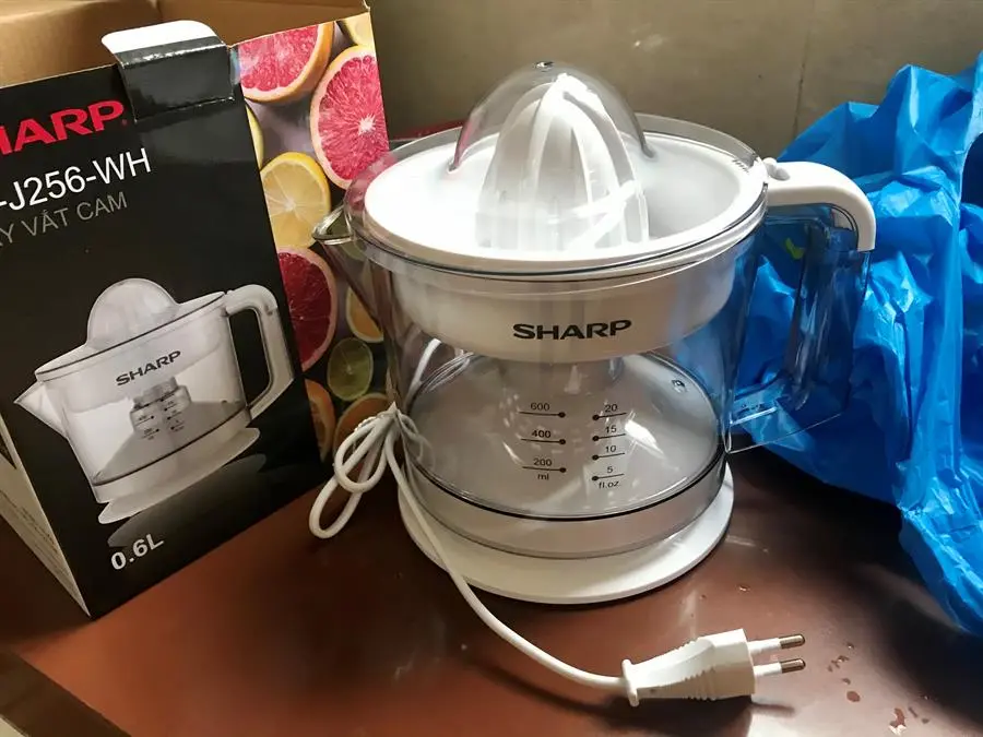 Khách hàng review Máy vắt cam Sharp 25W EJ-J256-WH 1