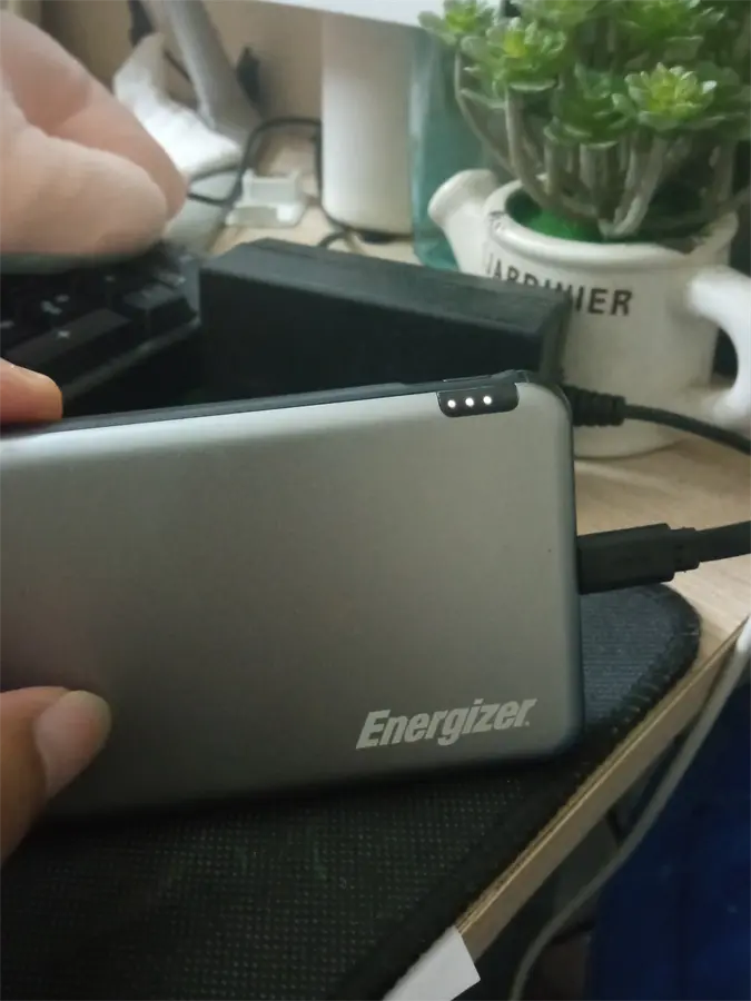 Khách hàng review Pin sạc dự phòng Polymer 10.000 mAh 10.5W Energizer Chiến Binh II UE10046 9
