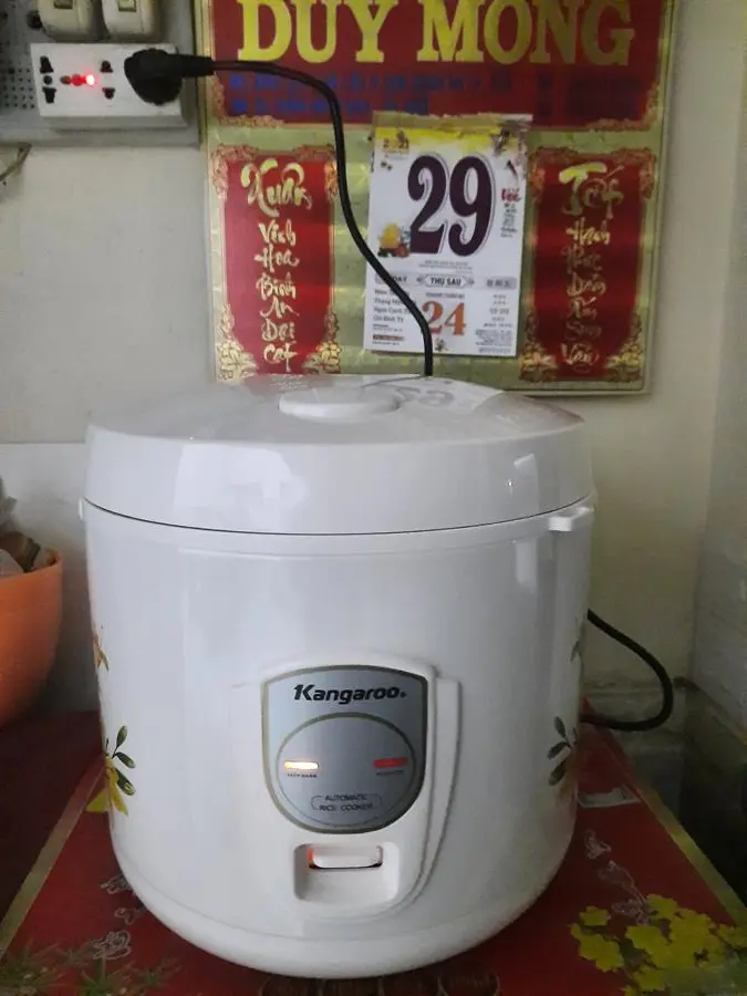 Khách hàng review Nồi cơm điện nắp gài Kangaroo KG829 2.2 lít 1
