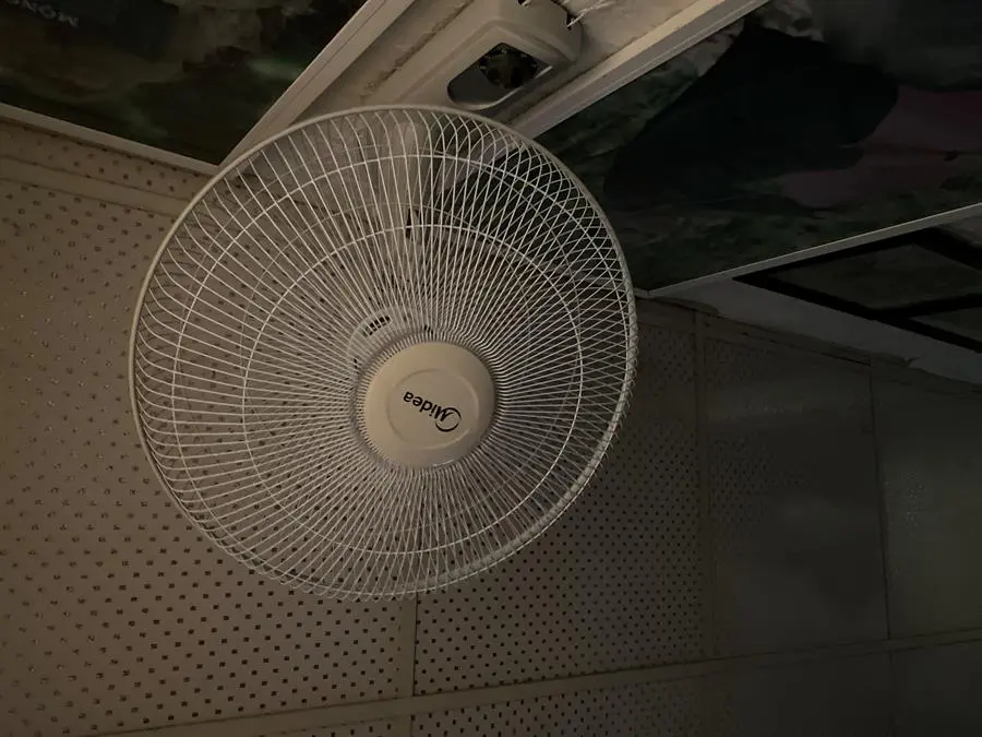 Khách hàng review Quạt treo Midea FW40-15VF 2
