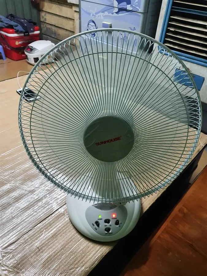 Khách hàng review Quạt sạc điện Sunhouse SH722 7