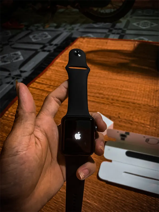 Khách hàng review Apple Watch S3 GPS 42mm viền nhôm dây silicone 3