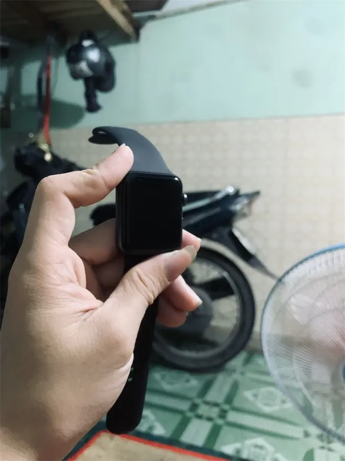 Khách hàng review Apple Watch S3 GPS 42mm viền nhôm dây silicone 2