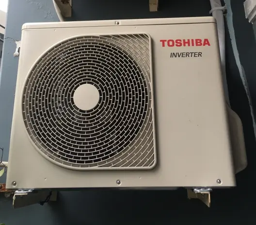 Khách hàng review Máy lạnh Toshiba Inverter 1.5 HP RAS-H13C3KCVG-V 2