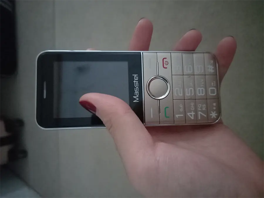 Khách hàng review Điện thoại Masstel IZI 300 2