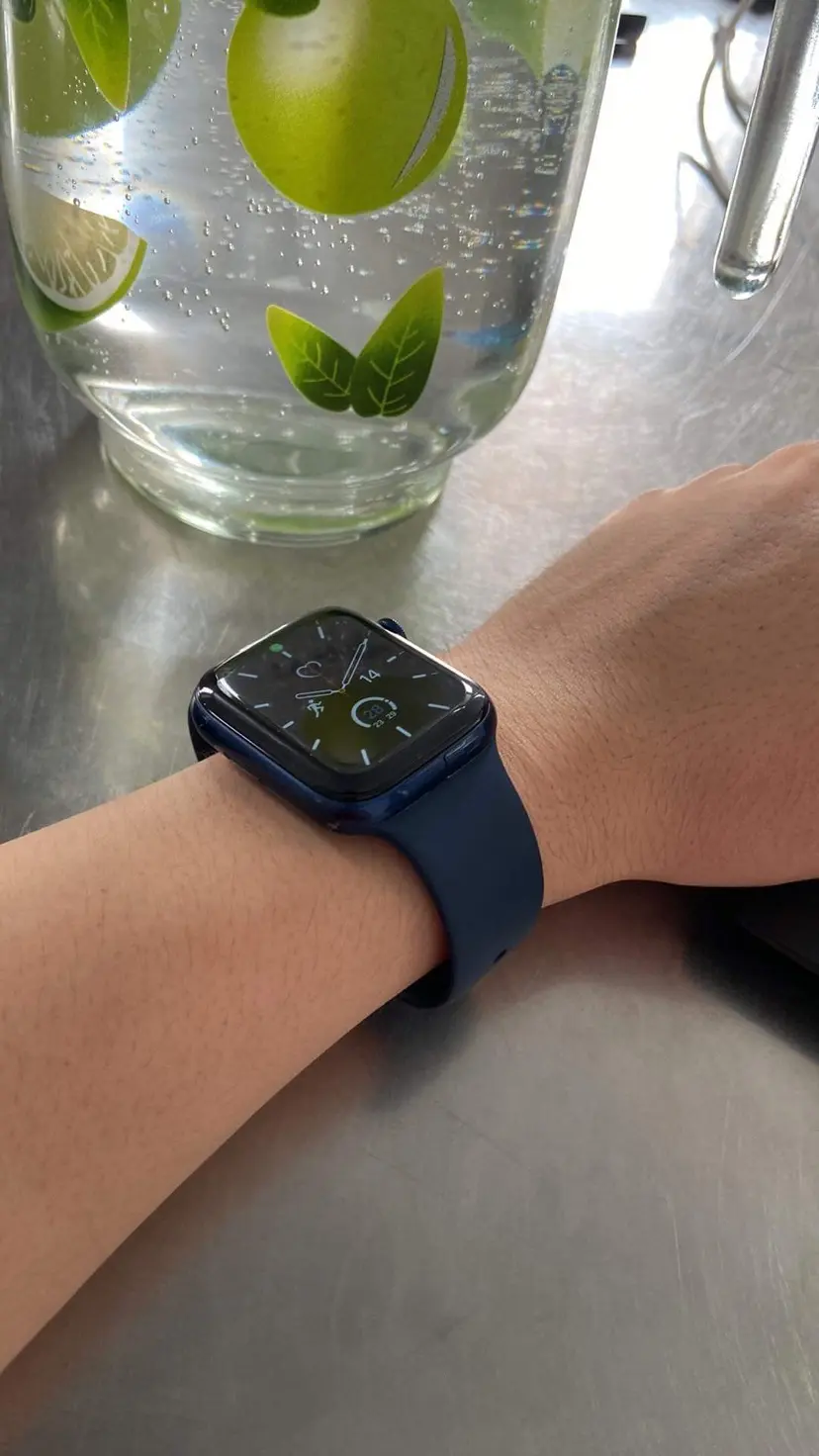 Khách hàng review Đồng hồ thông minh Apple Watch S6 44mm 11