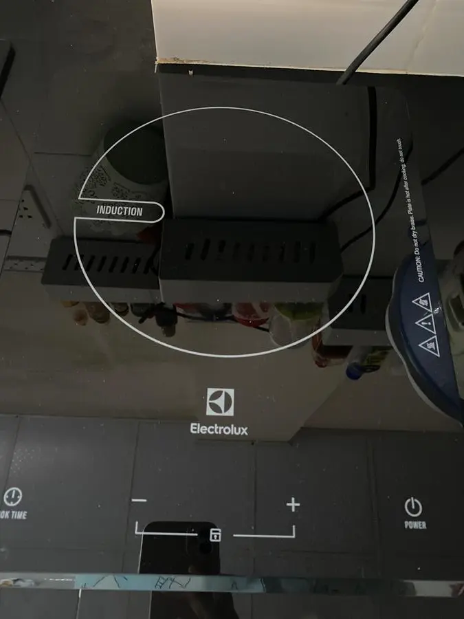 Khách hàng review Bếp từ Electrolux ETD29KC 2
