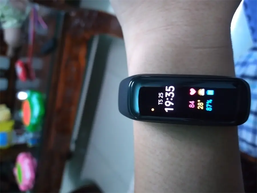 Khách hàng review Vòng tay thông minh Samsung Galaxy Fit2 Đen 8
