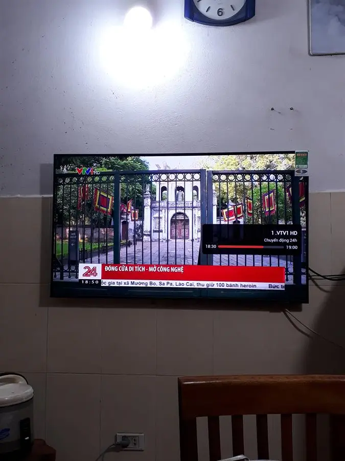 Khách hàng review Smart Tivi Samsung 4K Crystal UHD 50 inch UA50AU8100 7
