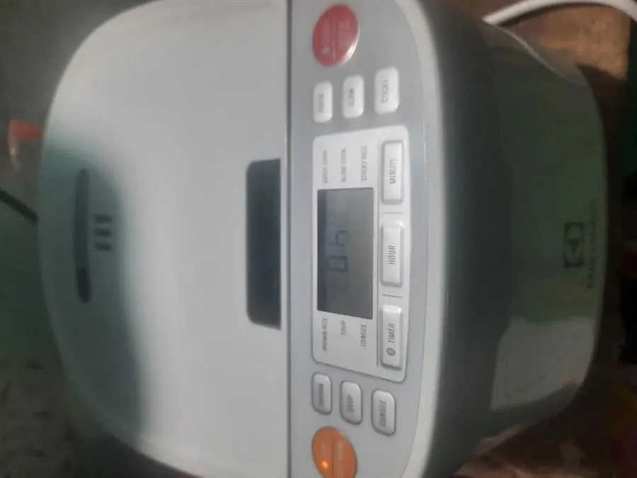Khách hàng review Nồi cơm điện tử Electrolux 1.2 lít ErgoSense (ERC6503W) 2