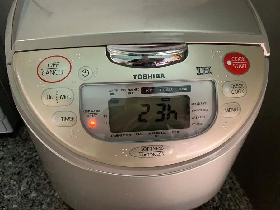 Khách hàng review Nồi cơm cao tần Toshiba 1.8 lít RC-18RH(CG)VN 3