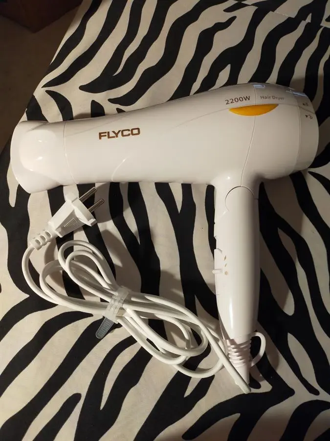 Khách hàng review Máy sấy tóc 2200W Flyco FH1610VN 2