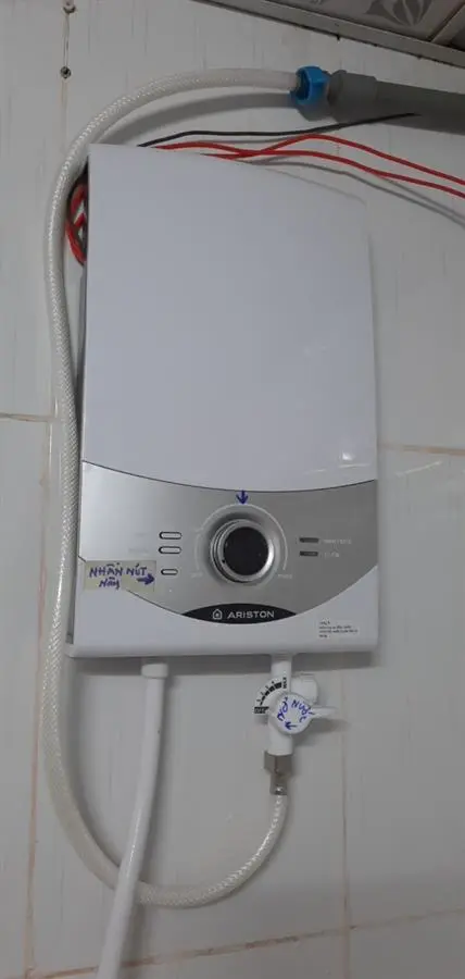 Khách hàng review Máy nước nóng trực tiếp Ariston 4500W Aures SM45PE SBS VN 7