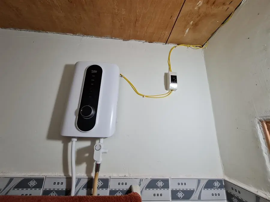 Khách hàng review Máy nước nóng trực tiếp Beko 3500W BWI35S2D-213 6