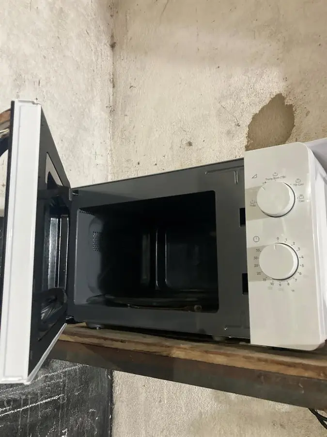 Khách hàng review Lò vi sóng Electrolux EMM20K18GW 20 lít 2