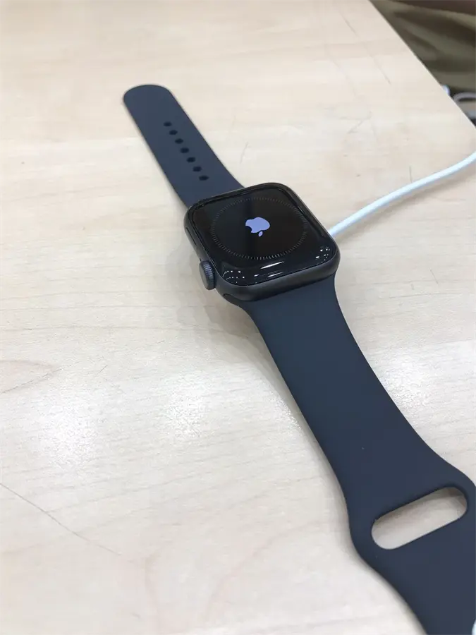 Khách hàng review Apple Watch SE GPS 40mm 23
