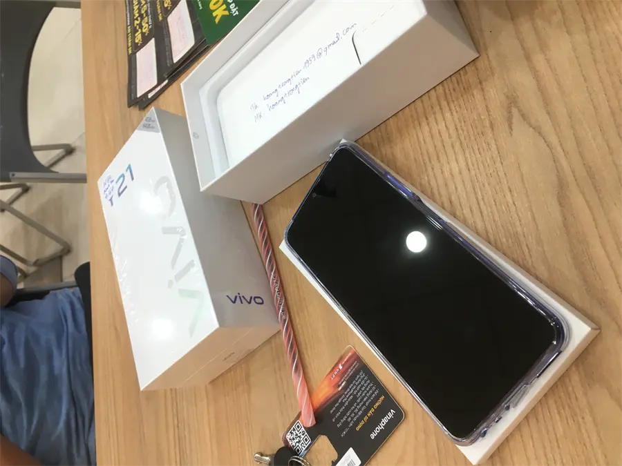 Khách hàng review Điện thoại Vivo Y21 12