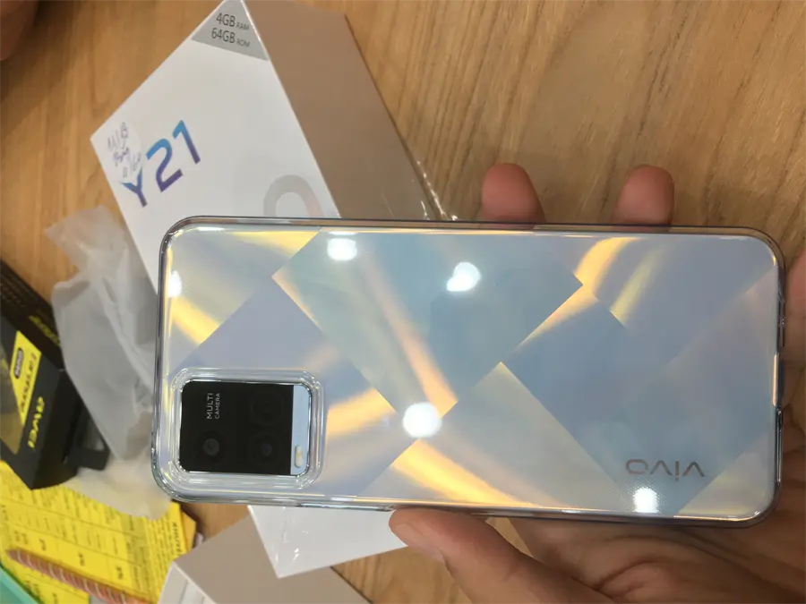 Khách hàng review Điện thoại Vivo Y21 11