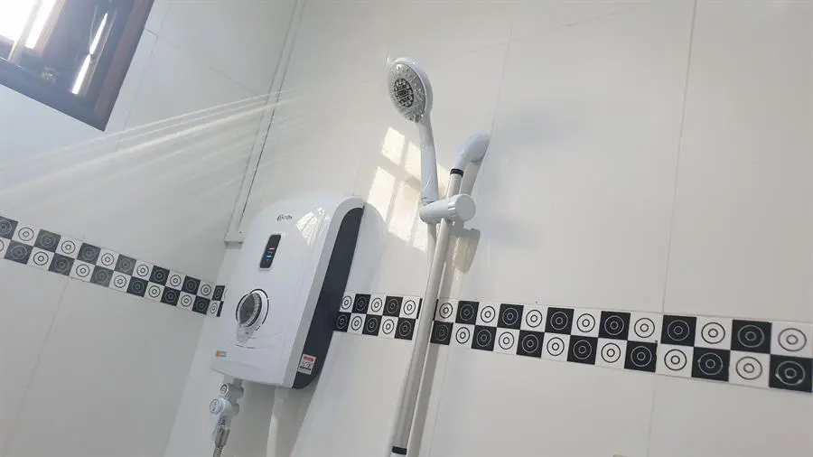Khách hàng review Máy nước nóng trực tiếp Centon 4500W GD600ESP FL EMC 2