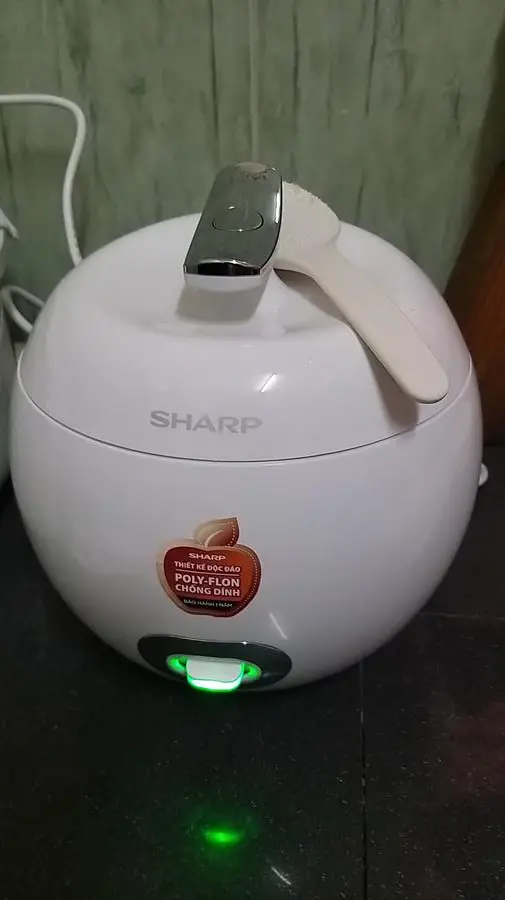 Khách hàng review Nồi cơm điện Sharp 0.72 lít KS-A08V-WH Trắng 4