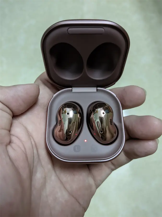 Khách hàng review Tai nghe Bluetooth True Wireless Samsung Galaxy Buds Live R180 Gold 7