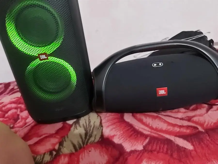 Khách hàng review Loa Bluetooth JBL Partybox 100 Đen 7