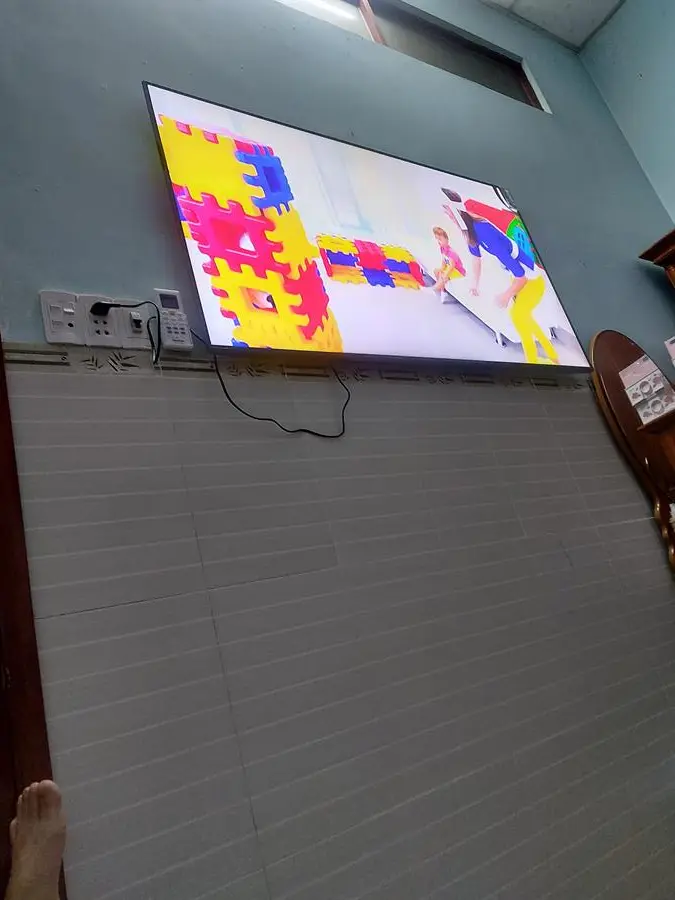 Khách hàng review Smart Tivi Samsung 4K Crystal UHD 60 inch UA60AU8100 3
