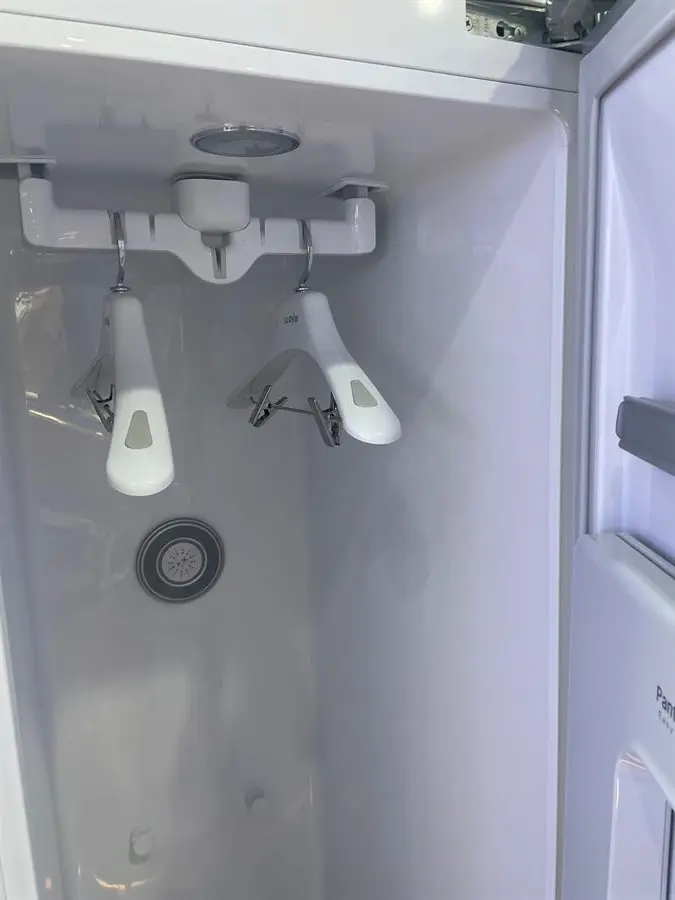 Khách hàng review Tủ chăm sóc quần áo thông minh LG 3 móc Styler màu nâu S3RF 1