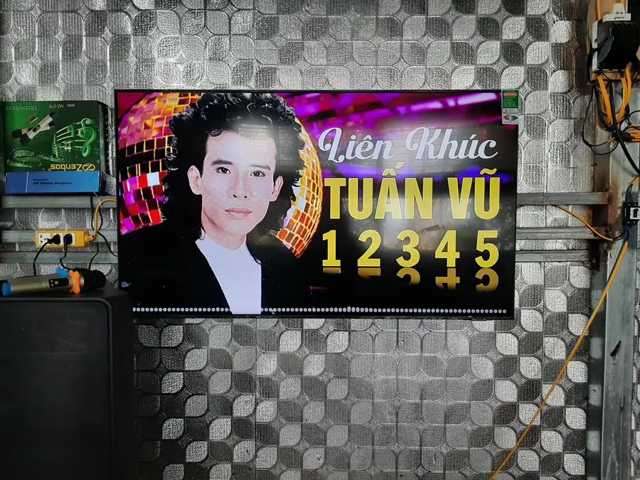 Khách hàng review Smart Tivi Crystal UHD Samsung 4K 55 inch UA55AU8100 19