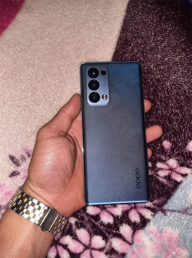 Khách hàng review Điện thoại OPPO Reno6 Pro 5G 9