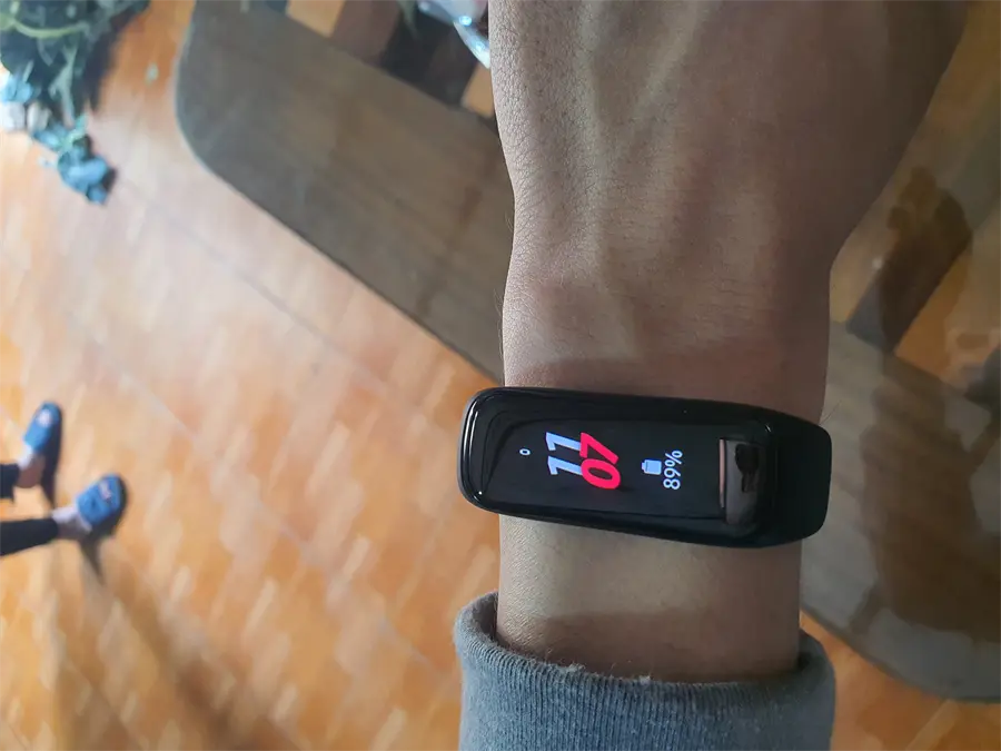 Khách hàng review Vòng tay thông minh Samsung Galaxy Fit2 Đen 5