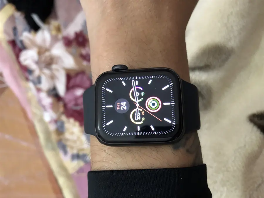 Khách hàng review Apple Watch SE GPS 40mm 20