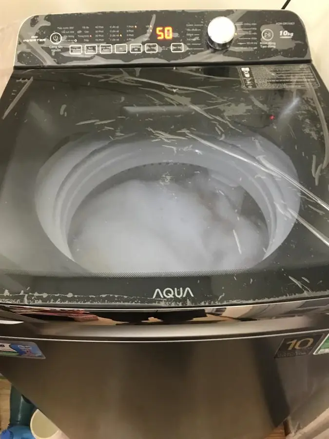 Khách hàng review Máy giặt Aqua Inverter 10 Kg AQW-DR100ET S 3