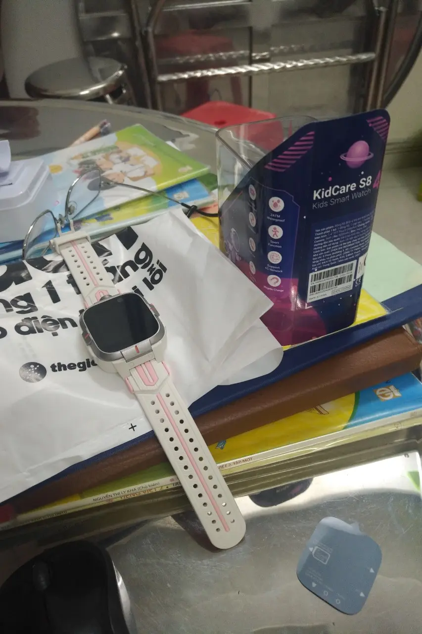 Khách hàng review Đồng hồ định vị trẻ em Kidcare S8 4G 43.4mm Hồng 10