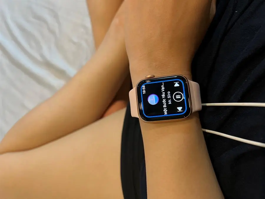Khách hàng review Apple Watch SE GPS 40mm 18